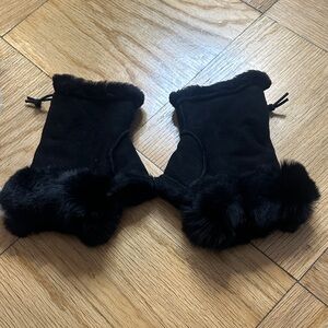 Black Fur-Trimmed Fingerless Gloves